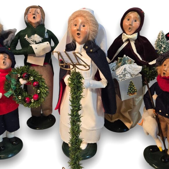 A unique collection of 12 Vintage BYERS CHOICE Ltd. Christmas Carolers - Picture 3 of 11
